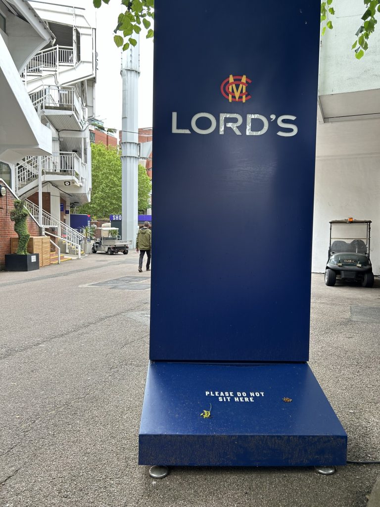 lords cricket ground sign